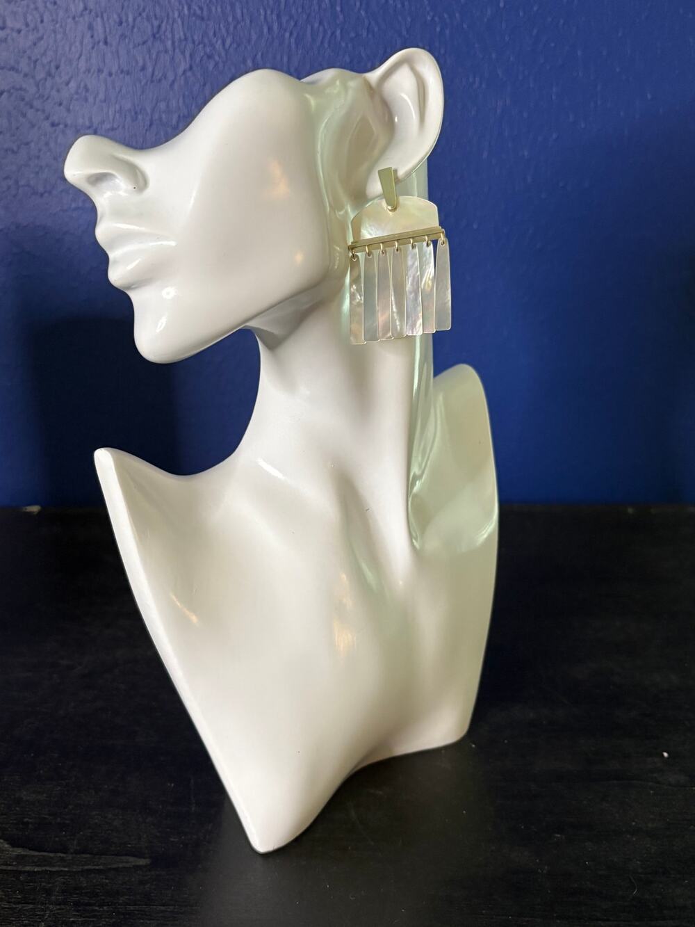 Kendra Scott Layne Earrings • Gold + Mother of Pearl • EUC